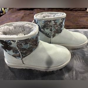 Women’s gray sequin star mini Uggs